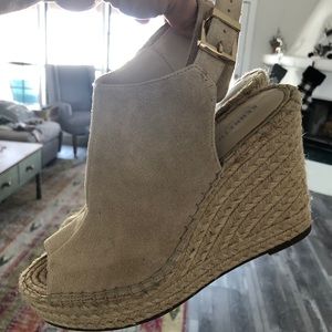 Like New! Kenneth Cole wedge suede, Size 9